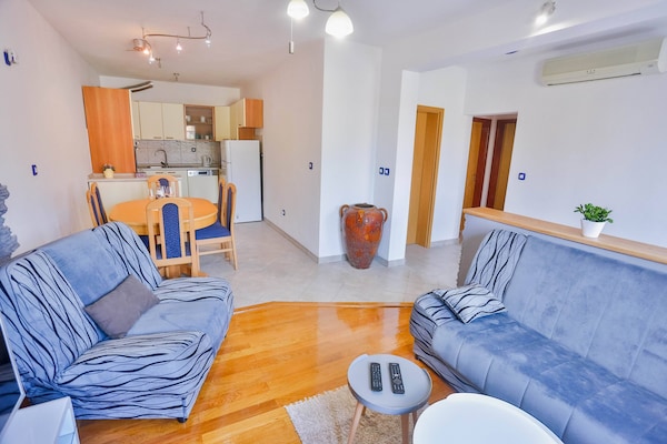 Aan het strand: Ruim appartement met tuin in Sutivan - thumbnail 2