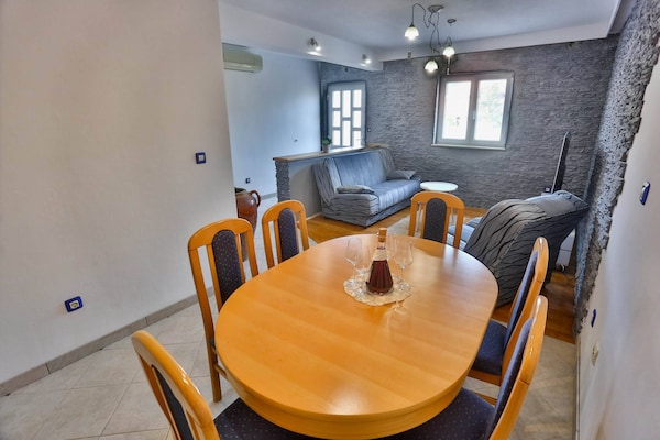 Aan het strand: Ruim appartement met tuin in Sutivan - thumbnail 4