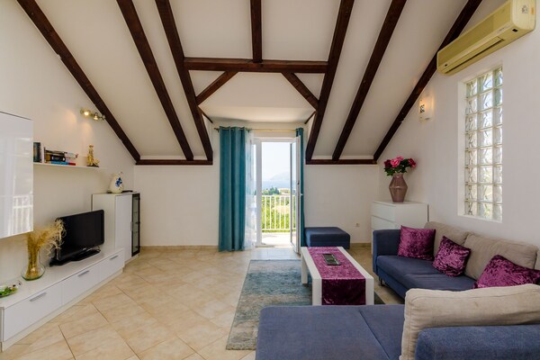 Apartment Alba- Duplex Two Bedroom Apartment with Shared Pool and Sea View - thumbnail 2