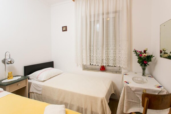 Knusse Triple Kamer met Patio bij Zwembad in Dubrovnik - thumbnail 3