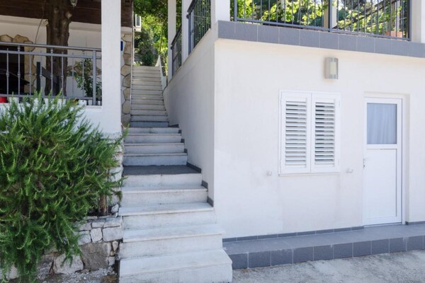 Studio aan zee op Mljet: gedeeld terras en uitzicht op de Adriatische Zee - thumbnail 4