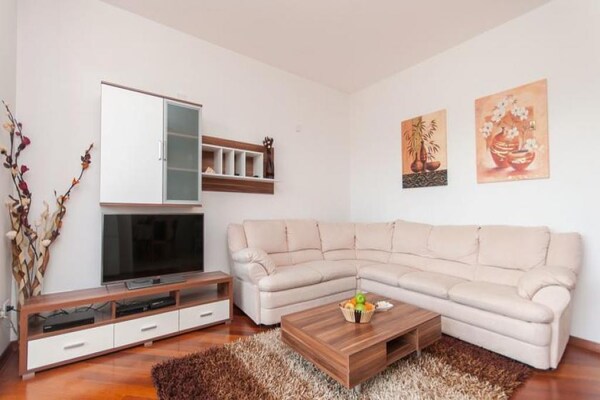 Comfortabel 2-slaapkamer appartement met zeezicht op 100m van het strand in Split - thumbnail 3