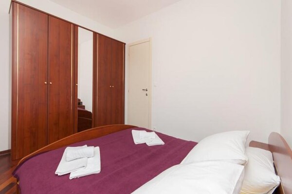 Comfortabel 2-slaapkamer appartement met zeezicht op 100m van het strand in Split - thumbnail 6