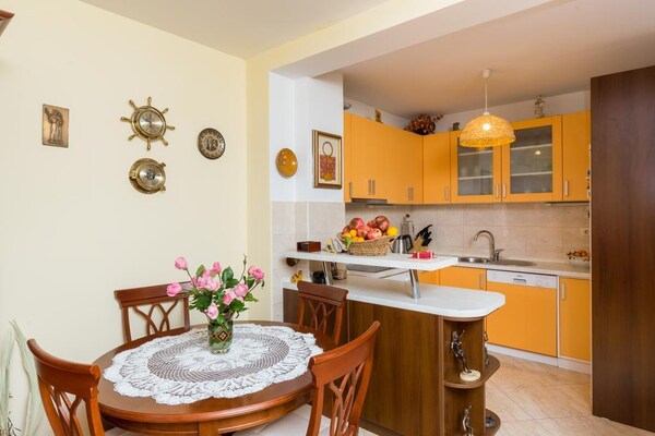 Rustiek appartement met balkon en tuinzicht op 500m van het strand in Mlini - thumbnail 2