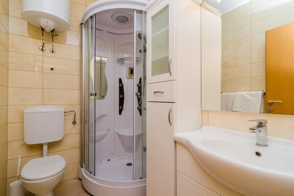 Comfortabele Triple Kamer bij Villa Antonio in Orebic, vlakbij strand - thumbnail 3