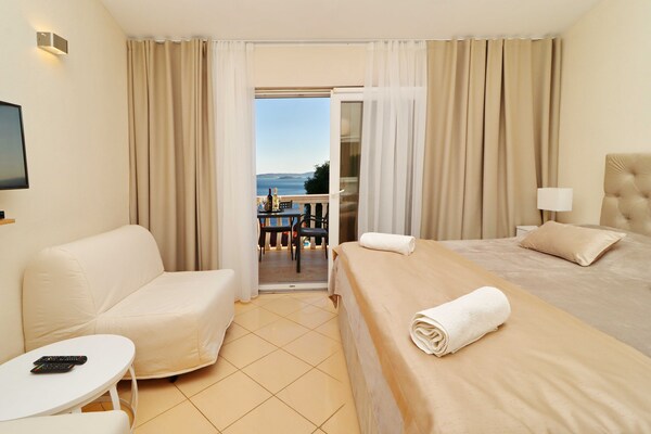 Ruime 2-kamer suite met balkon en zeezicht in Orebic - thumbnail 2