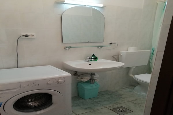 Op 700 m van zee: ruim appartement voor 4 personen in Korcula - thumbnail 4