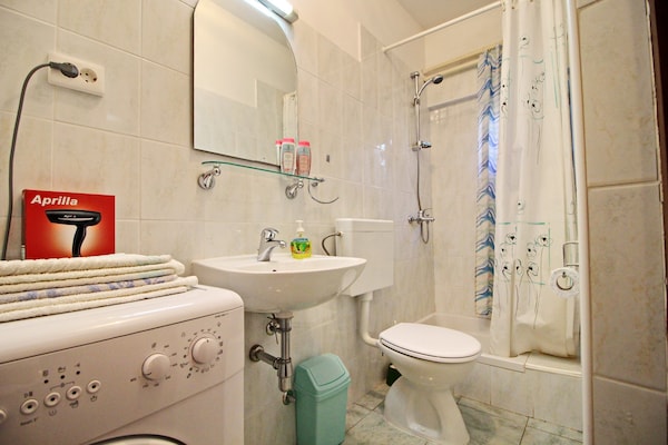 Op 700 m van zee: ruim appartement voor 4 personen in Korcula - thumbnail 3