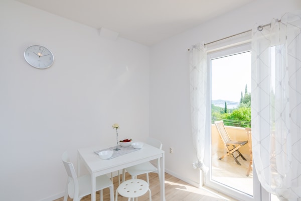 Comfortabel appartement met terras en gedeeltelijk zeezicht in Mlini - thumbnail 4