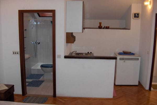 Op 300 m van het strand: Sfeervol appartement in Bol - thumbnail 2