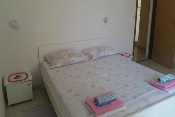 Gezellig appartement met terras op 200m van het strand in Supetar, Brač - thumbnail 6