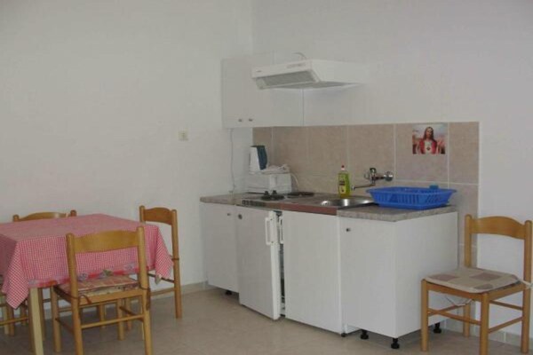 Gezellig appartement met terras op 200m van het strand in Supetar, Brač - thumbnail 4