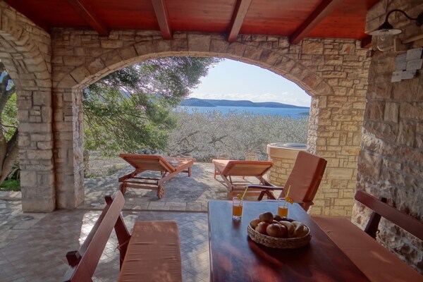 Op 300 m van zee: Sfeervol vakantiehuis in Vela Luka - thumbnail 2