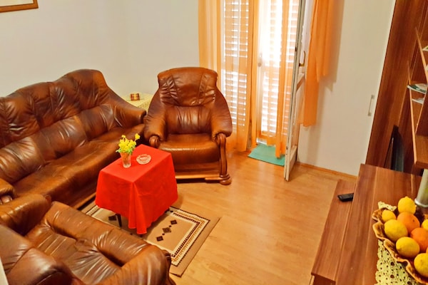 6-persoons appartement aan zee in Orebic met terras - thumbnail 3