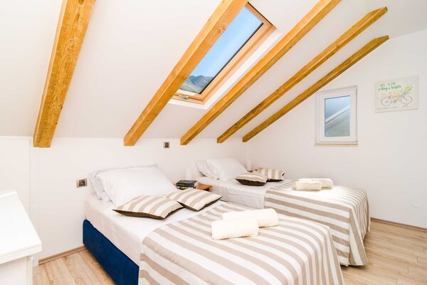 Tweekamerappartement met balkon en eindeloos zeezicht in Mlini - thumbnail 6