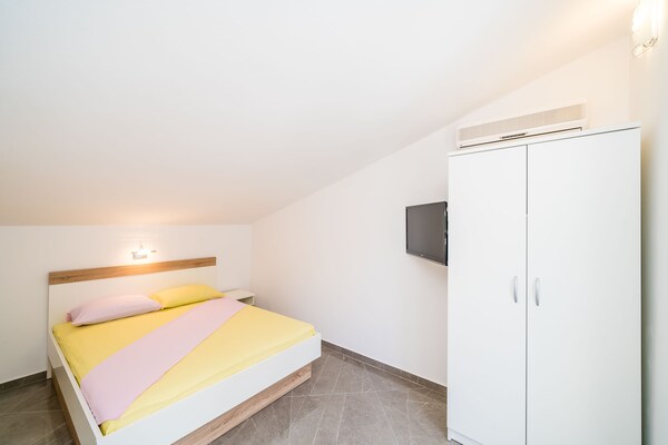 Dubrovnik kamer met balkon en tuinzicht op 800m van strand - thumbnail 6