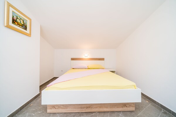 Dubrovnik kamer met balkon en tuinzicht op 800m van strand - thumbnail 5