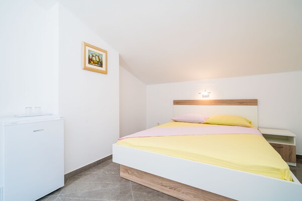 Dubrovnik kamer met balkon en tuinzicht op 800m van strand - thumbnail 4