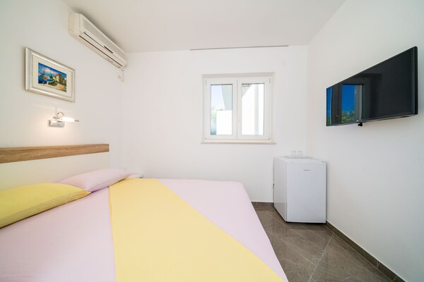 Op 800 m van het strand: Knus appartement in Kupari voor 2 personen · 12 m² - thumbnail 6