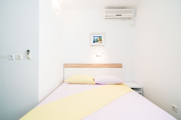 Op 800 m van het strand: Knus appartement in Kupari voor 2 personen · 12 m² - thumbnail 4