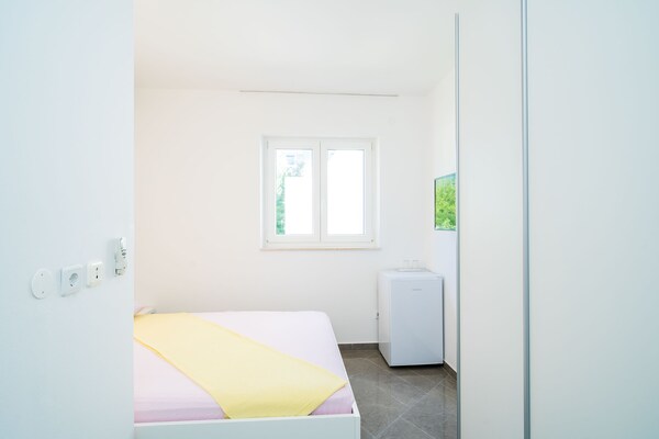 Op 800 m van het strand: Knus appartement in Kupari voor 2 personen · 12 m² - thumbnail 3