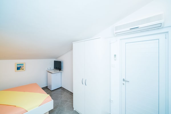 2-persoons appartement in Kupari op 800m van het strand - thumbnail 2