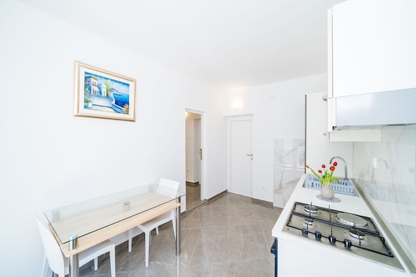 Op 800 m van het strand: Knus appartement in Kupari voor 2 personen · 30 m² - thumbnail 3