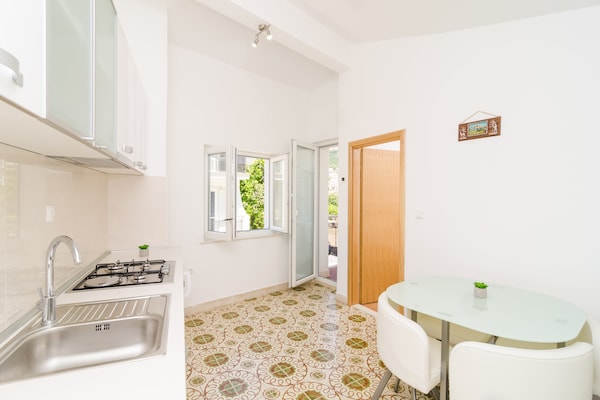 2-persoons appartement in Kupari op 800 m van het strand · 35 m² - thumbnail 2