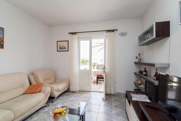 Apartment Alana: Ruim appartement met zeezicht en terras in Supetar, Brač - thumbnail 2