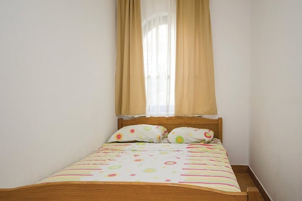Op 400 m van het strand: Ruim appartement in Okrug Gornji · 3 pers. - thumbnail 3