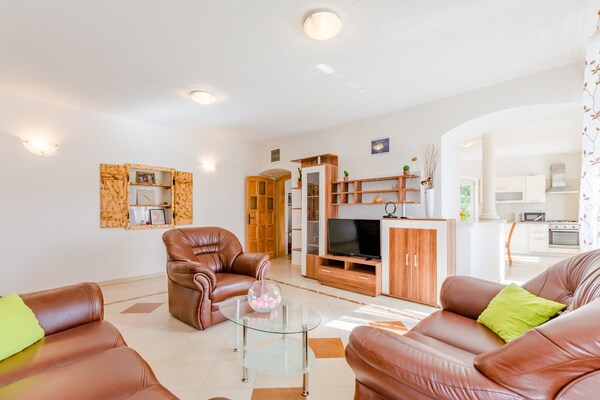 Modern driekamerappartement in het hart van Nerežišća, eiland Brač - thumbnail 4