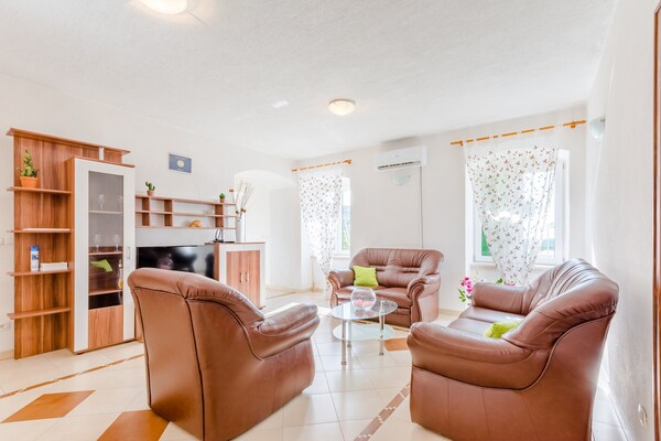 Modern driekamerappartement in het hart van Nerežišća, eiland Brač - thumbnail 6