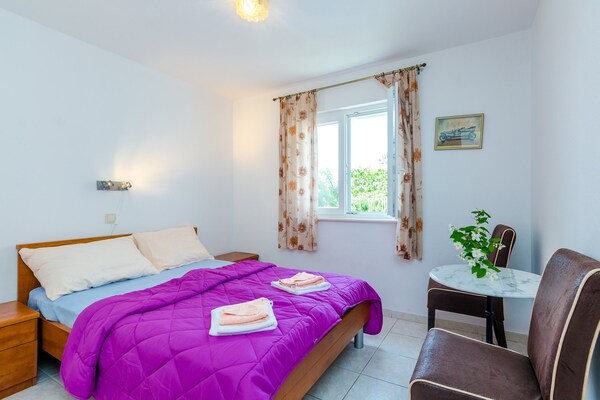 Knusse tweepersoonskamer met tuinzicht en gedeeld balkon in Cavtat - thumbnail 4