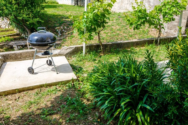 Knusse tweepersoonskamer met tuinzicht en gedeeld balkon in Cavtat - thumbnail 2