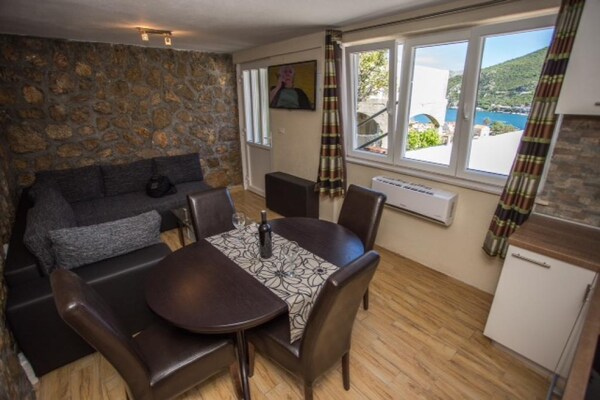 Aan het strand: Rustgevend appartement in Mokosica met zeezicht - thumbnail 3