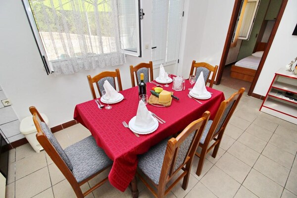 5-persoons appartement aan zee in Drače met terras - thumbnail 3