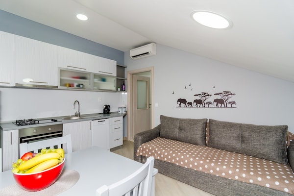 Ruim 5-persoons appartement met balkon en zeezicht in Banići bij Slano - thumbnail 4