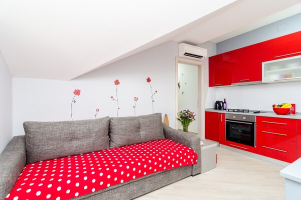 Comfortabel 2-slaapkamerappartement met balkon en zeezicht in Banići - thumbnail 3