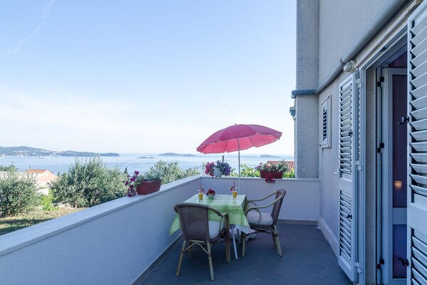 Romantische kamer met balkon en uitzicht op de Adriatische Zee in Mlini - thumbnail 2