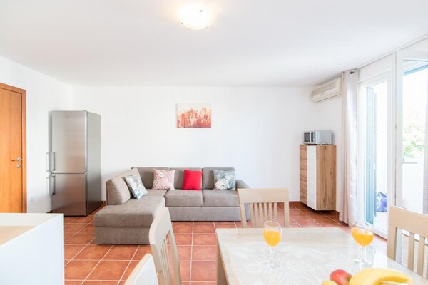 Appartement Budimir: Twee slaapkamers met zeezicht op eiland Brač - thumbnail 2
