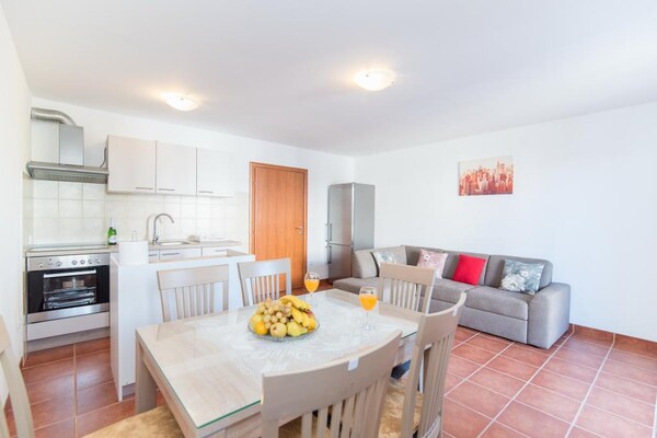 Appartement Budimir: Twee slaapkamers met zeezicht op eiland Brač - thumbnail 3