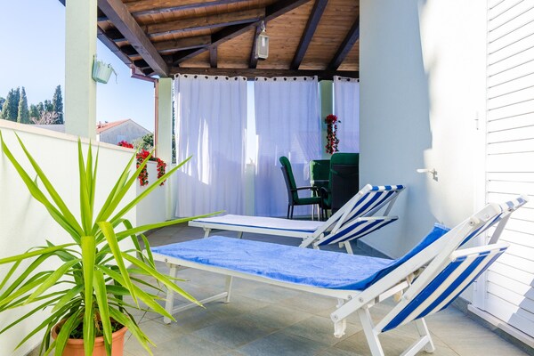 Villa Mikica: Ruim duplex appartement met terras en zeezicht in Lapad, Dubrovnik - thumbnail 1