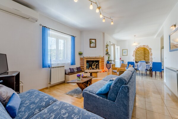Appartement Blue Oasis: Ruim terras met adembenemend zeezicht bij Postira - thumbnail 3