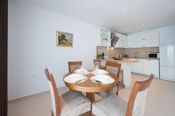 Appartement met balkon en zeezicht nabij het strand van Dubrovnik - thumbnail 6