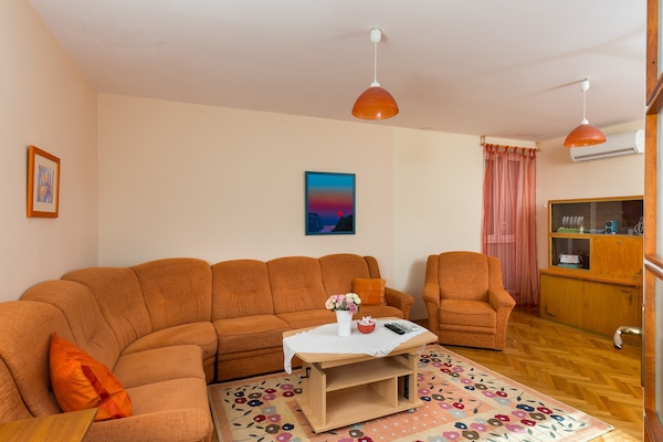 Ruim appartement met zeezicht vlakbij de oude stad van Dubrovnik - thumbnail 2