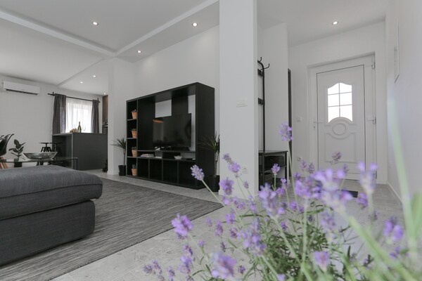 Ruim appartement met 3 slaapkamers, balkons en zeezicht in Supetar - thumbnail 6