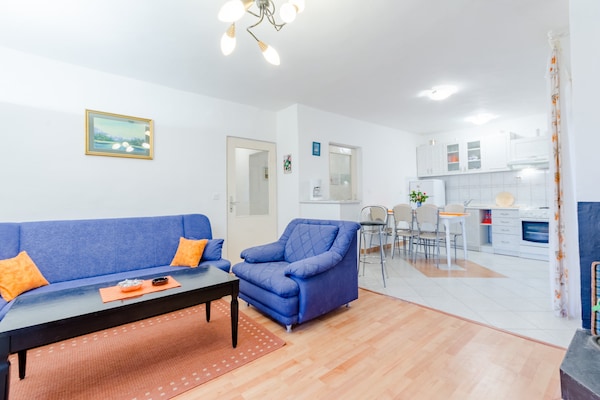 8-persoons appartement in Mastrinka met privézwembad - thumbnail 5