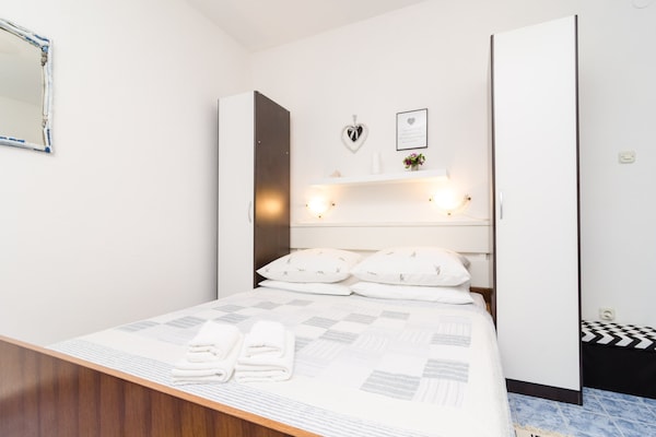 Romantisch appartement met zeezichtterras in de stille baai van Okuklje - thumbnail 5