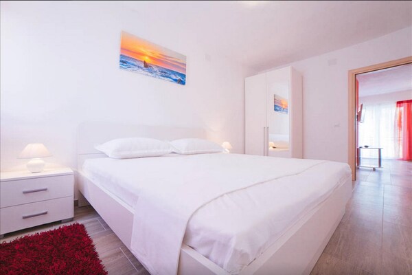Appartement met zeezicht en balkon op 4 km van Omis - thumbnail 6
