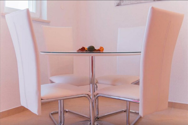 Appartement met zeezicht en balkon op 4 km van Omis - thumbnail 4